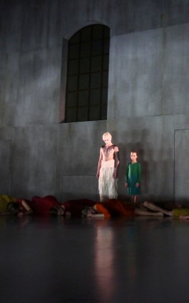Movimentos, Autostadt, Wolfsburg, Tanz, Performance, mobile Bühne, Bühnenbild, Beton