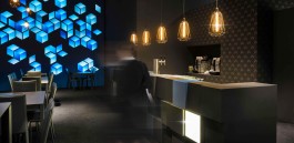 hülst, Messedesign, IMM Möbelmesse, Salone del mobile, Mailand, Lichtlinien bilden Räume, Tresen, Kaffee 