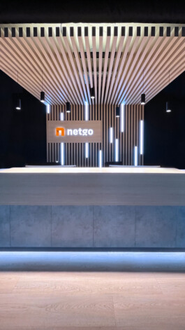 netgo, Empfangstresen, LED, Logo, Lamellen, Eiche, Beton, Berlin