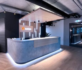 netgo, Empfangstresen, Logo, Empfang, Beton, Eiche, Berlin