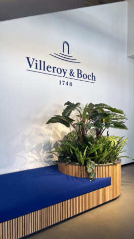Villeroy & Boch Welt, Markenwelt, Foyer, Sitzlandschaft, Logo